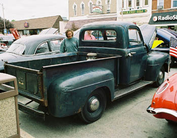 From teh Dakotas, original paint Ford Truck WOW! This one is solid!